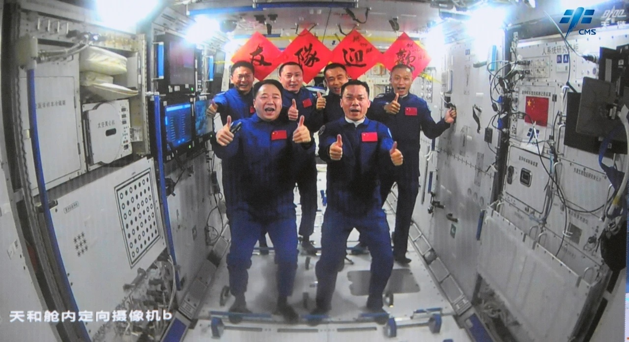 神舟十七号与神舟十六号两乘组在中国空间站胜利会师！此刻，中国航天员在轨人数又成了