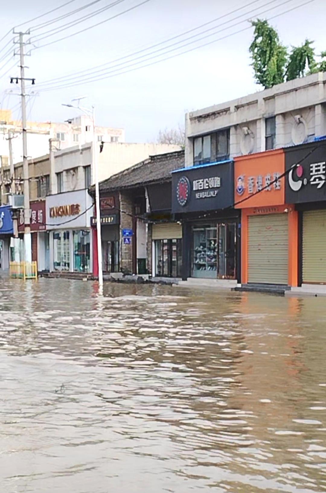 河南省有于前几天大部地区有强降雨，水库水位上涨告急需要泄洪。洪峰需要经过沈丘沙颍