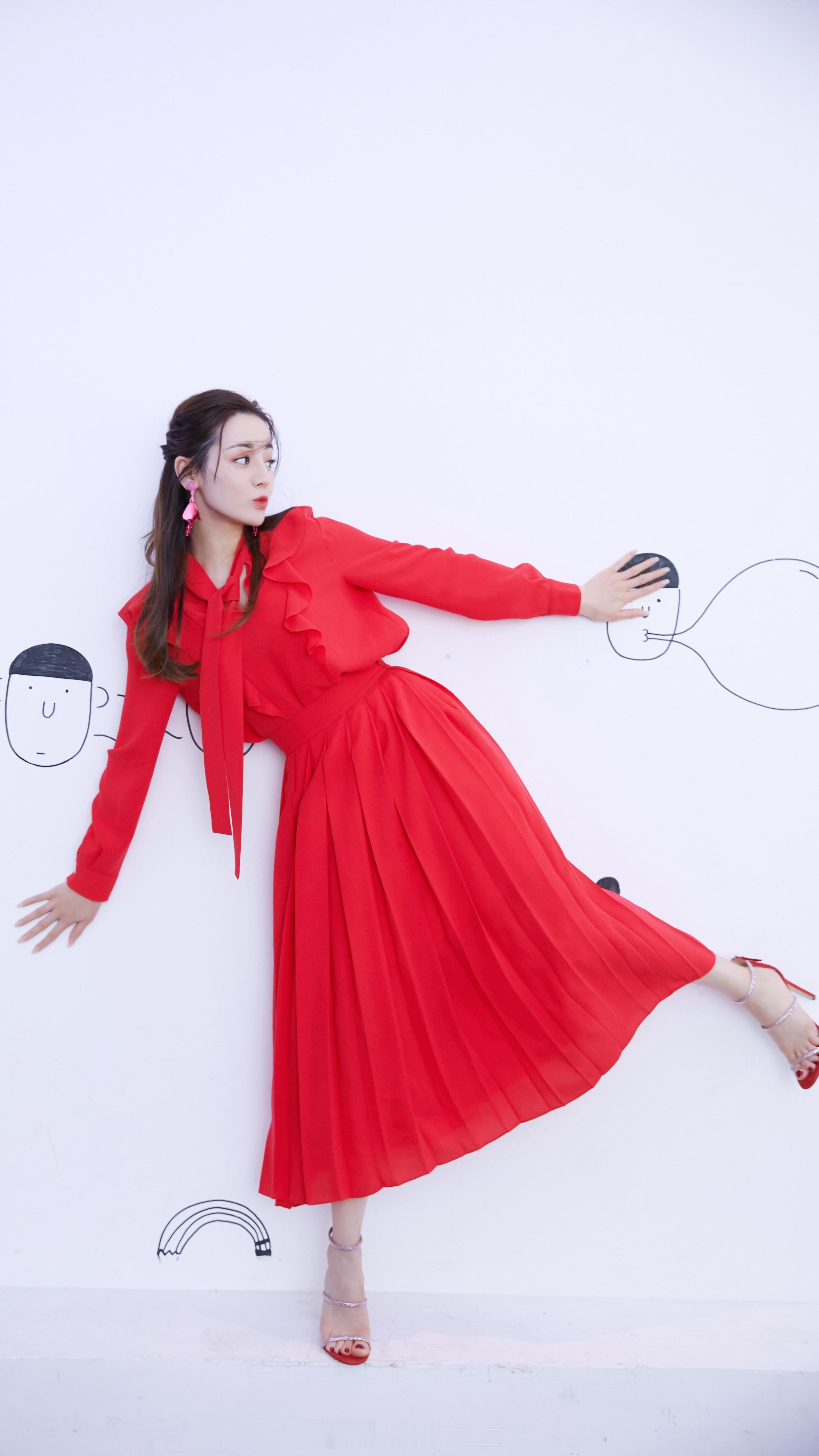 热巴红色优雅迷人 