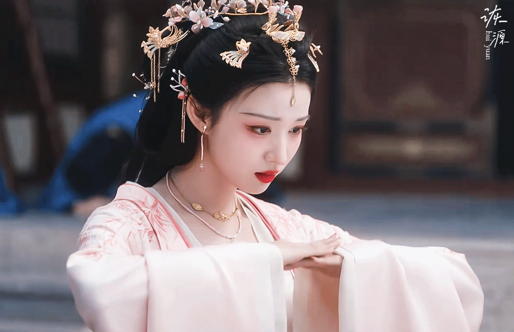 王楚然 《成何体统》庾晚音 / 动图▷EP03-05 粉衣+头顶杯子-行礼 被护