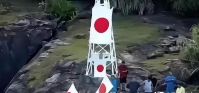 钓鱼岛上的那座灯塔：为什么不拆？
钓鱼岛上那座锈得快散架的破灯塔，为啥这么多年一