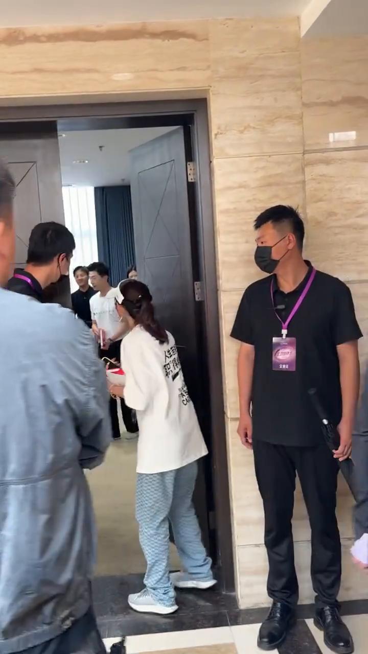 哪里？看到了，好帅。