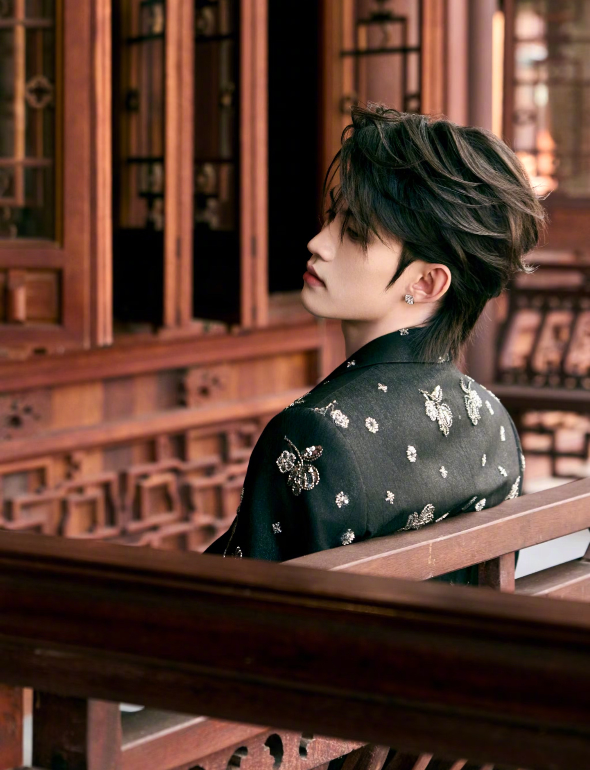 #晚安咪语##云旗走秀造型# 真男模走秀完全舒适区，今晚的帅得好权威，晚安！（c