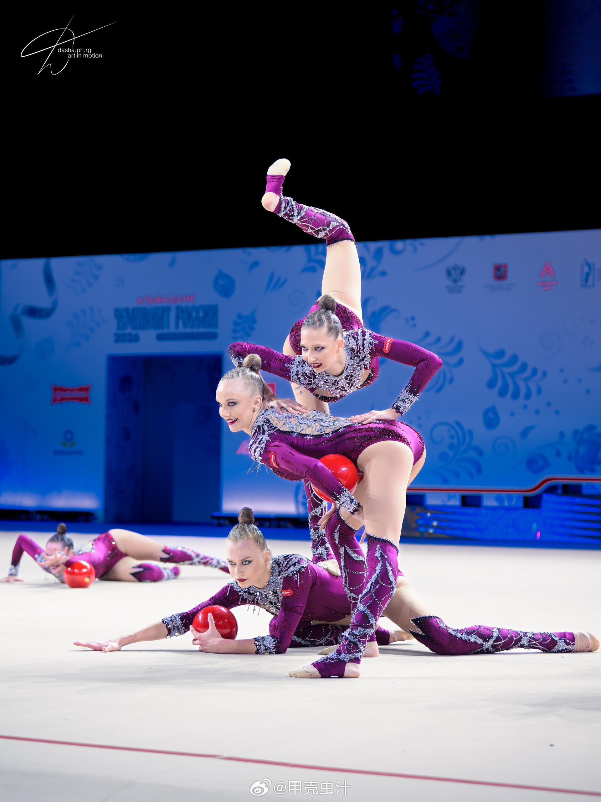 俄罗斯集体的新衣服花得有点超过了。。。艺术体操