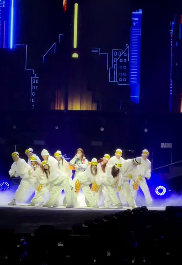 袁一琦生日演唱会上座率袁一琦回芒果后的人气 现场上座率确实高，万人场坐满。粉丝热