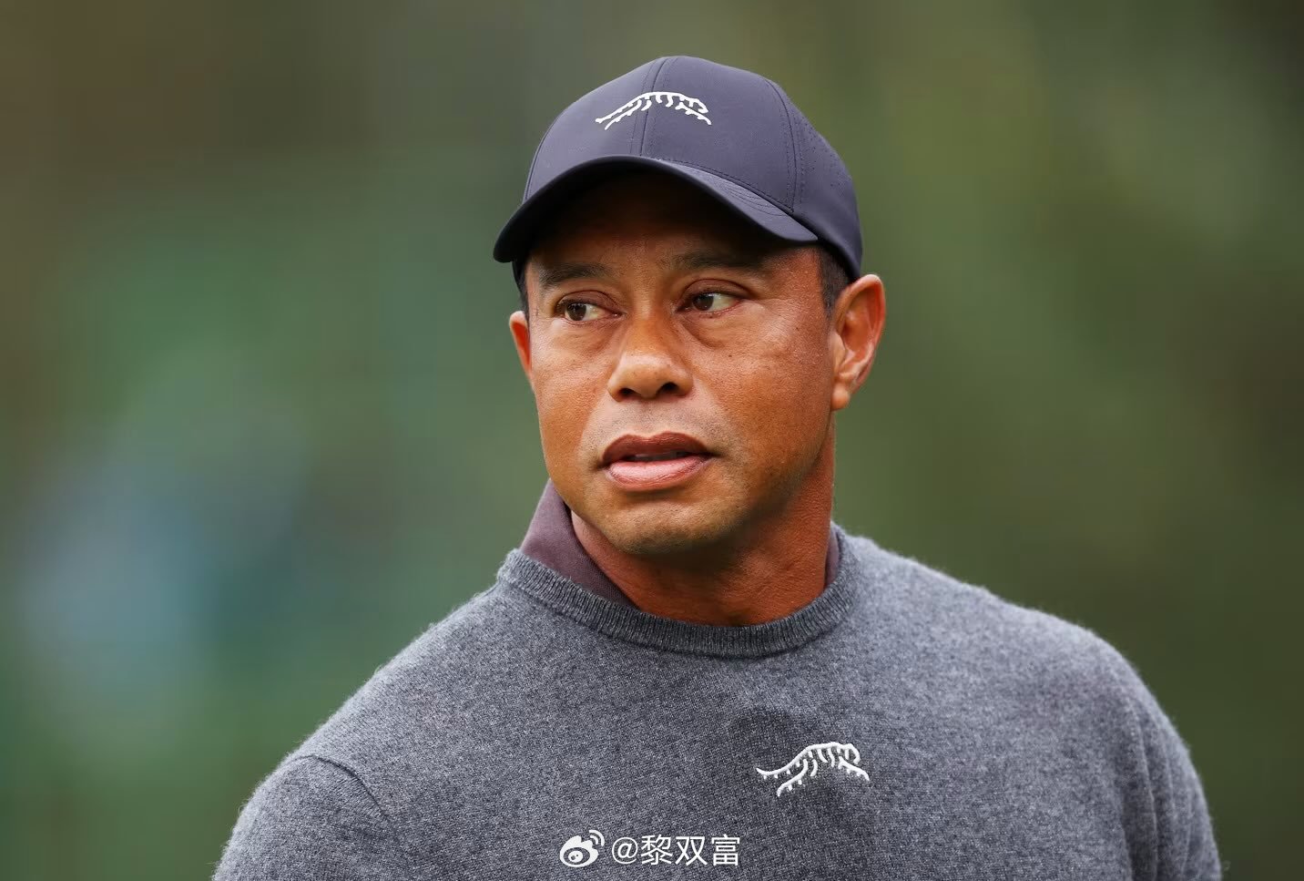 伍兹开路虎在佛罗里达卷入撞车翻车事故，他涉嫌酒驾，并因造成他人财产损失和拒绝接受