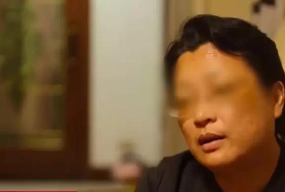 85岁的继父在疗养院去世后，继女去整理遗物时得知，继父瞒着她，将60万的遗产捐给