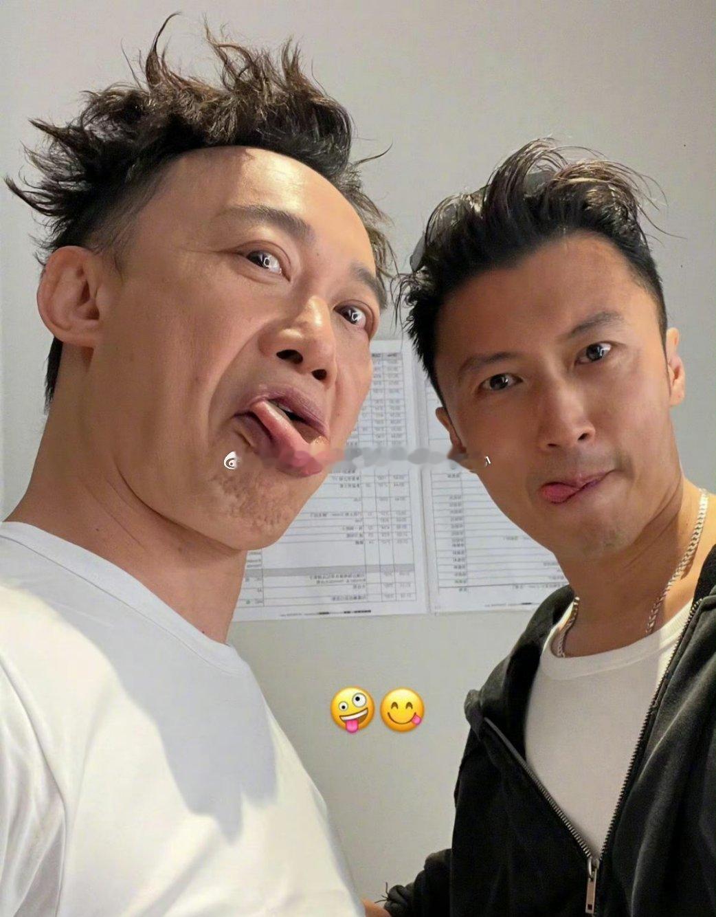 陈奕迅谢霆锋搞怪合照一沫真挚的情话[超话]陈奕迅谢霆锋搞怪合照！一沫真挚的情话 