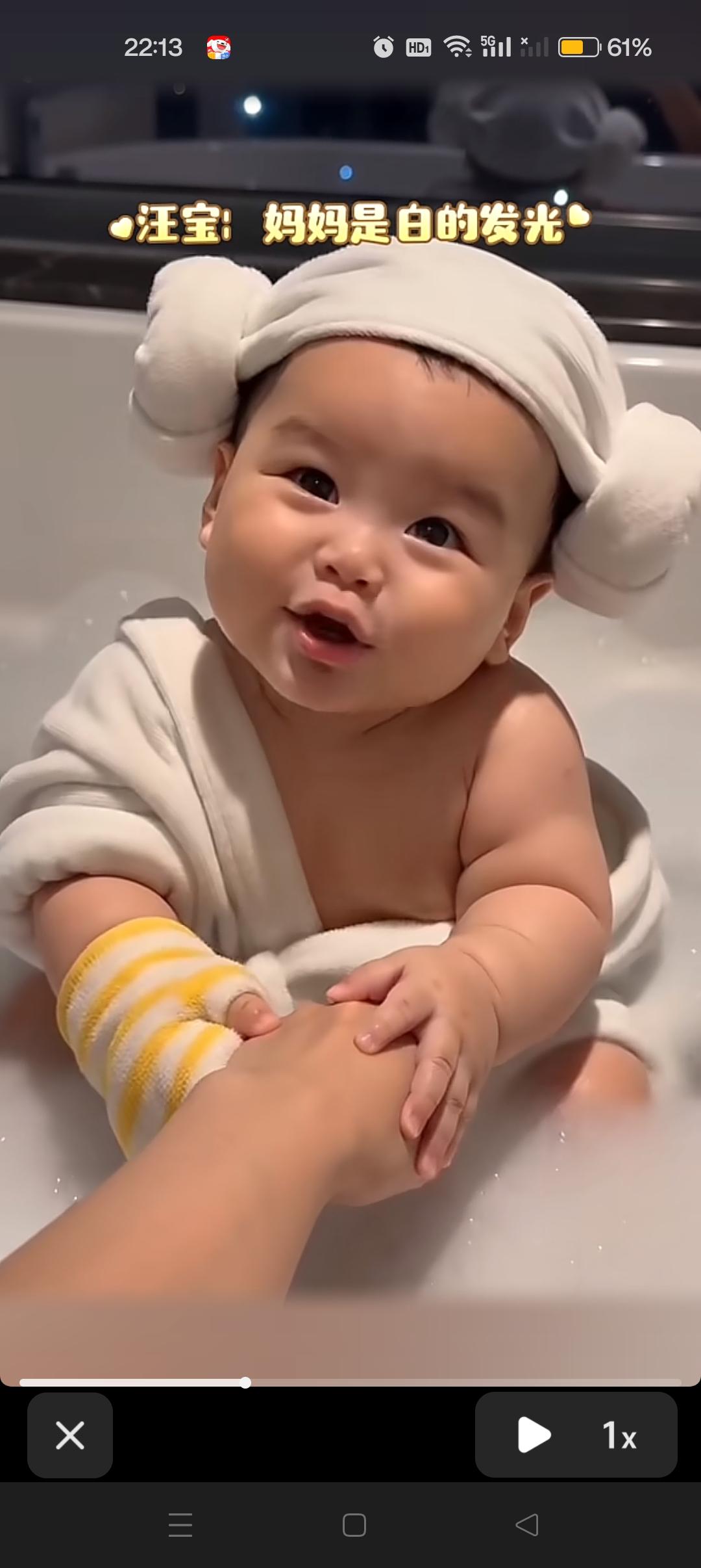 汪宝儿帮妈妈搓澡啦！😍
他说希望妈妈白得发光！



汪宝都不晓得自己那么火了
