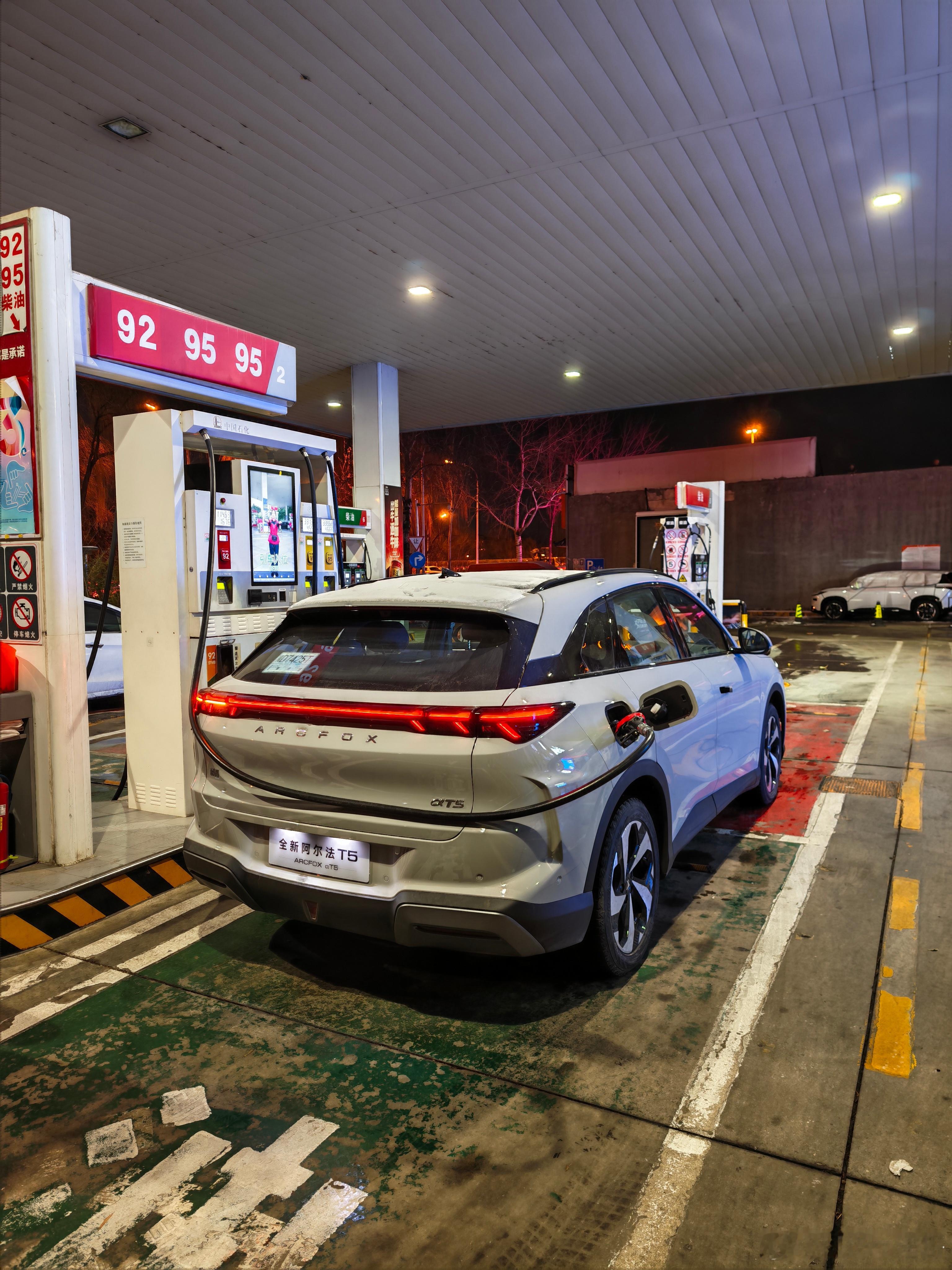 专家回应下雪为啥不撒融雪剂【今年下雪为啥不撒融雪剂了 这回下雪路上少见融雪剂，主