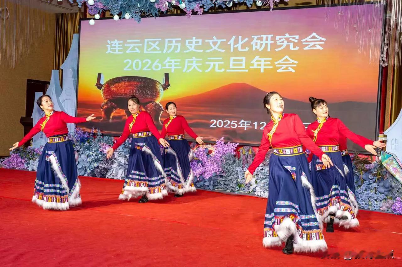 辞暮尔尔，烟火年年。朝朝暮暮，岁岁平安（宋玉《高唐赋》）。2025年即将过去，新