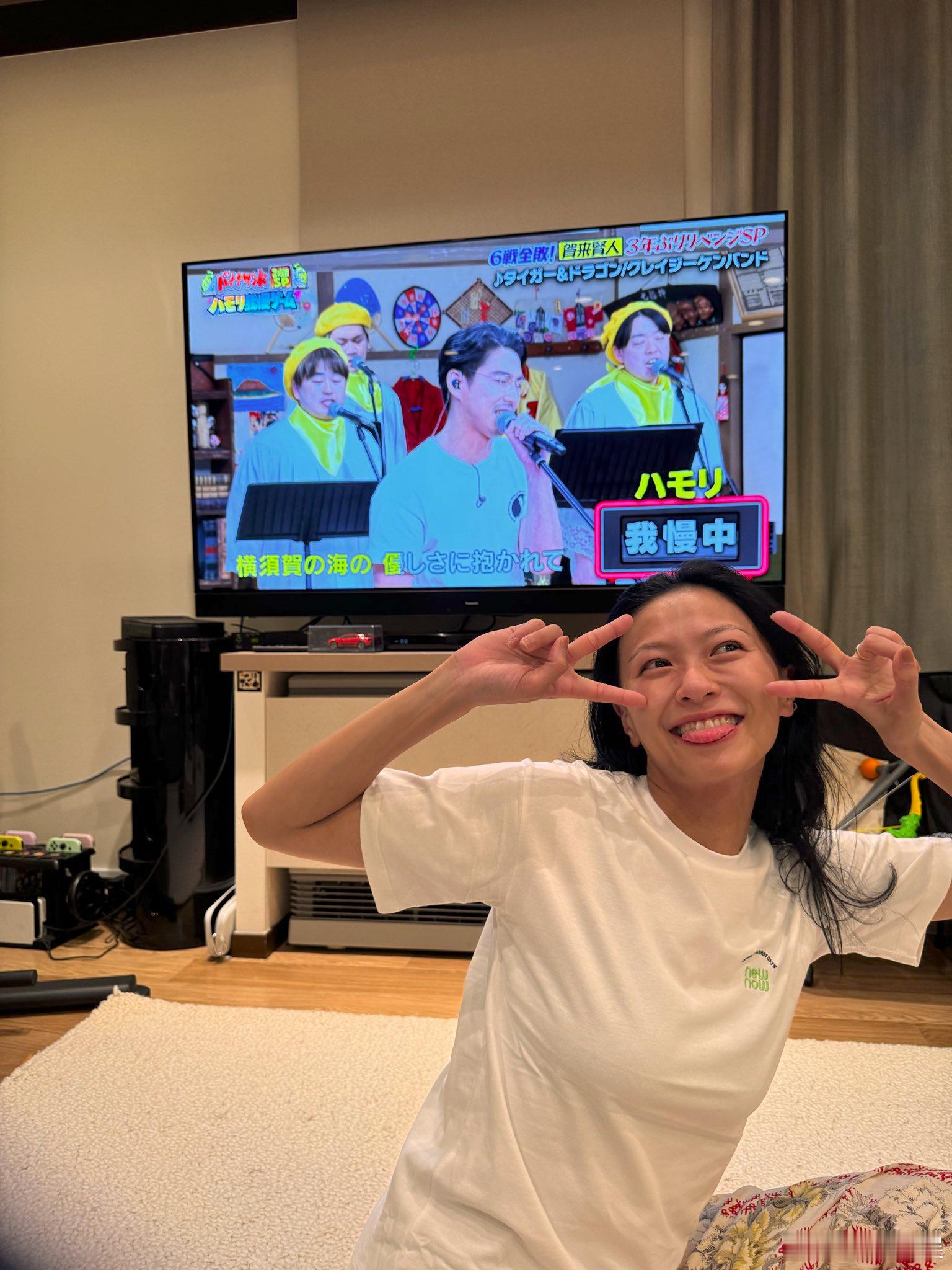 贺来贤人 通过个人SNS公开妻子荣仓奈奈 的照片。
