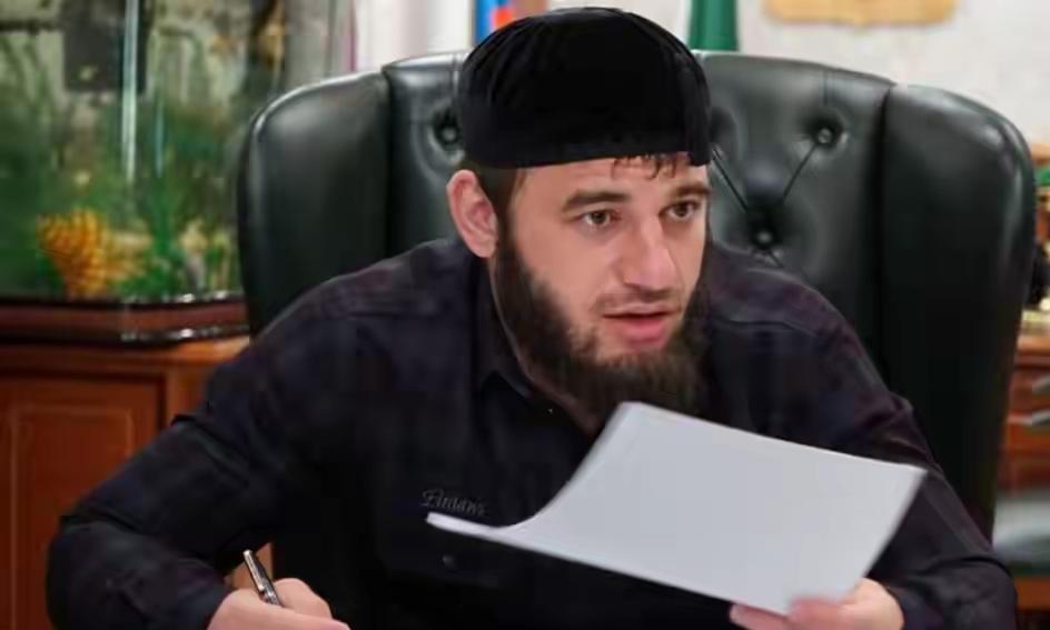 卡德罗夫一家准备谋求新的出路，因为在俄乌冲突之中，卡德罗夫的车臣特种部队表现得十