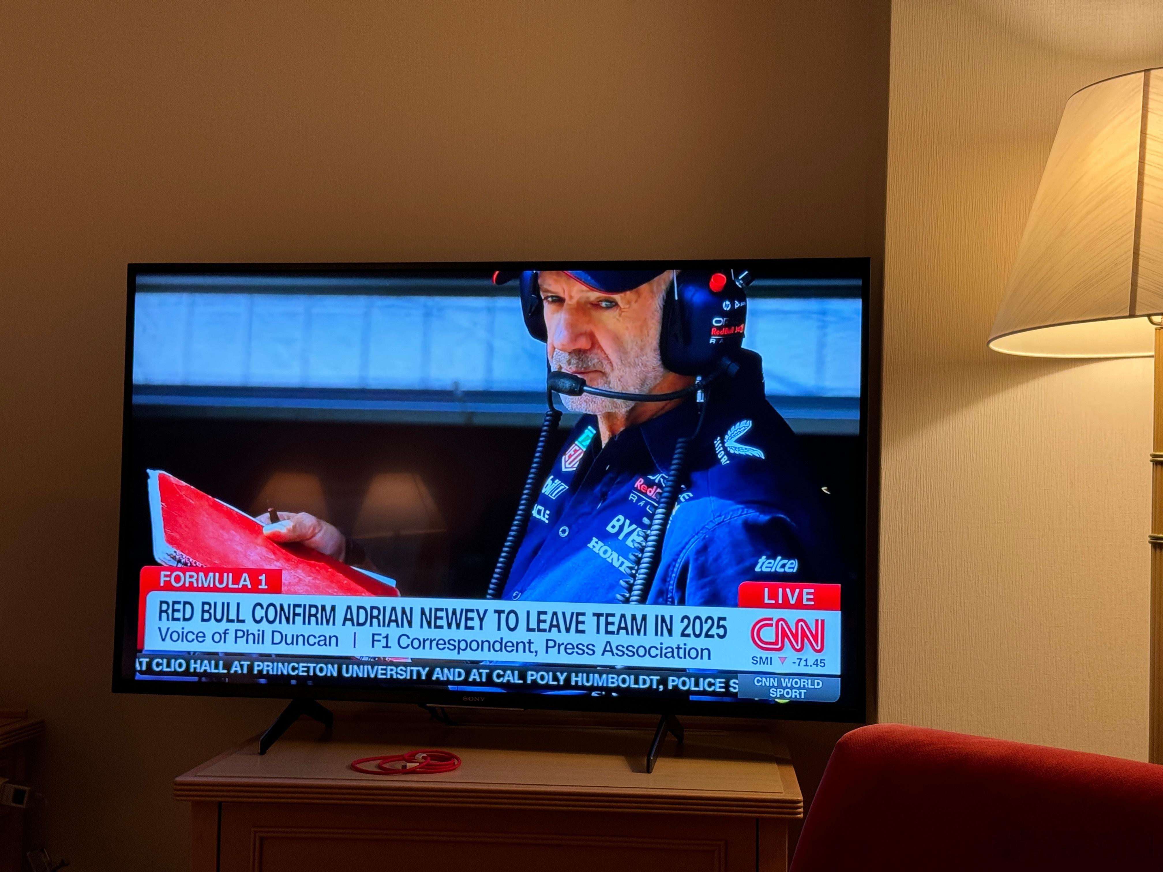 CNN也在播红牛灵魂人物纽维离开红牛的消息，不过红牛第一款公路HyperCar纽