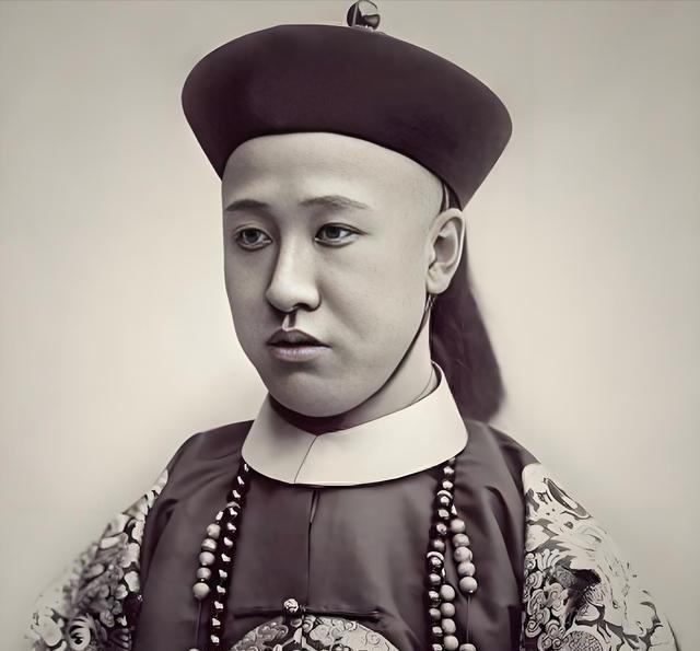 1950年，末代摄政王载沣用90万斤小米卖掉王府，儿子摔了当票怒吼：“这是祖宗家