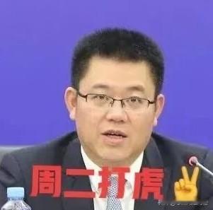 就在刚刚看了“新京报”新闻，80后“邱凌”被查，于是看了一下他的工作履历。

4
