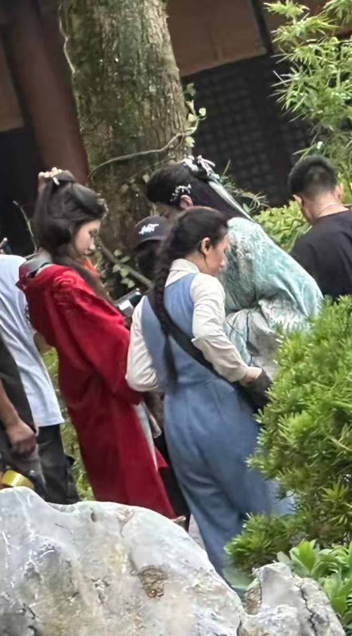 百妖谱配角的妆造怎么感觉有点眼熟，好像长月烬明里的桑佑宝宝