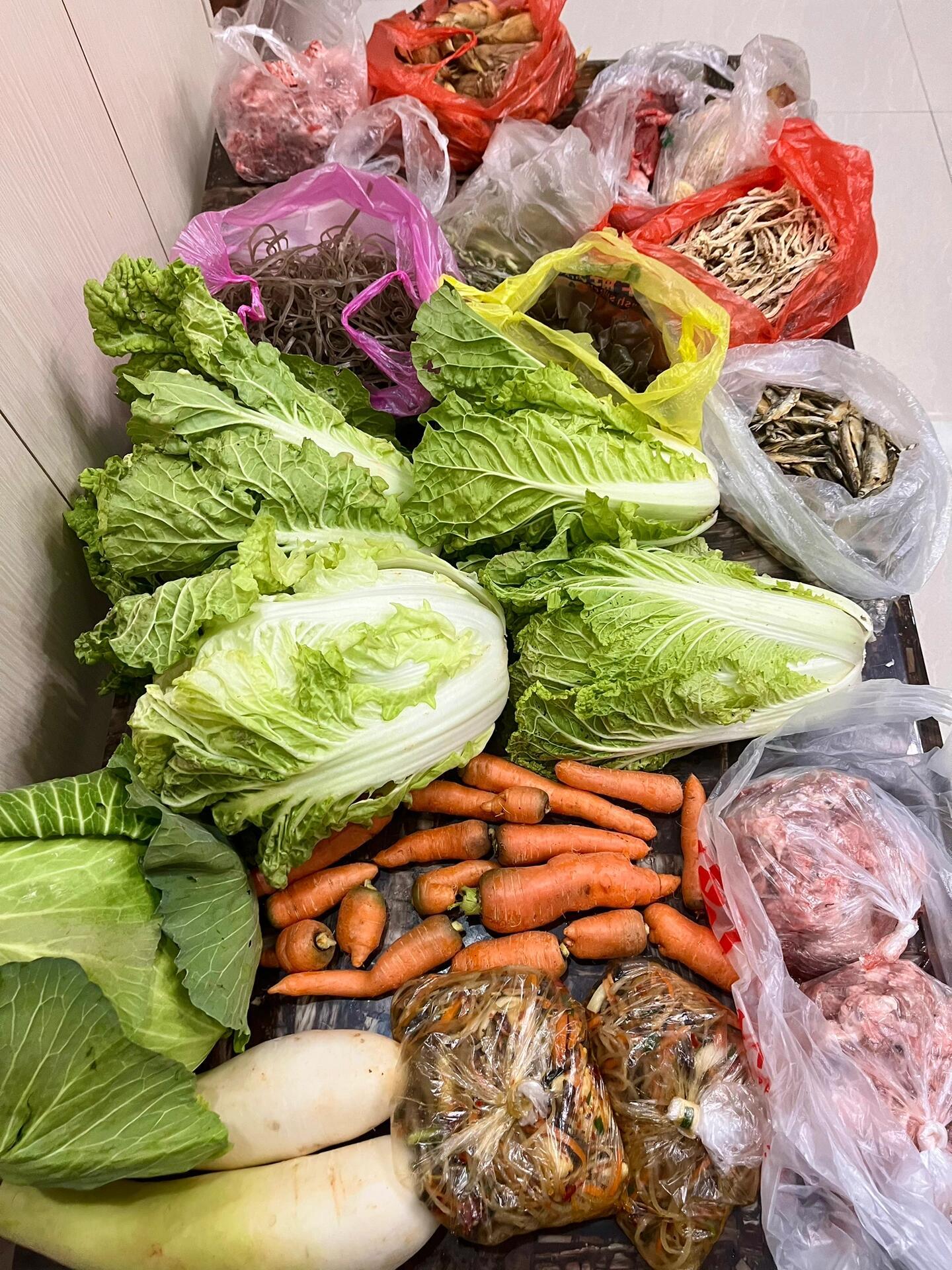 山区农村冬天怎么吃上新鲜蔬菜去年冬天，我第一次尝试用社区团购平台囤菜。头天晚上在
