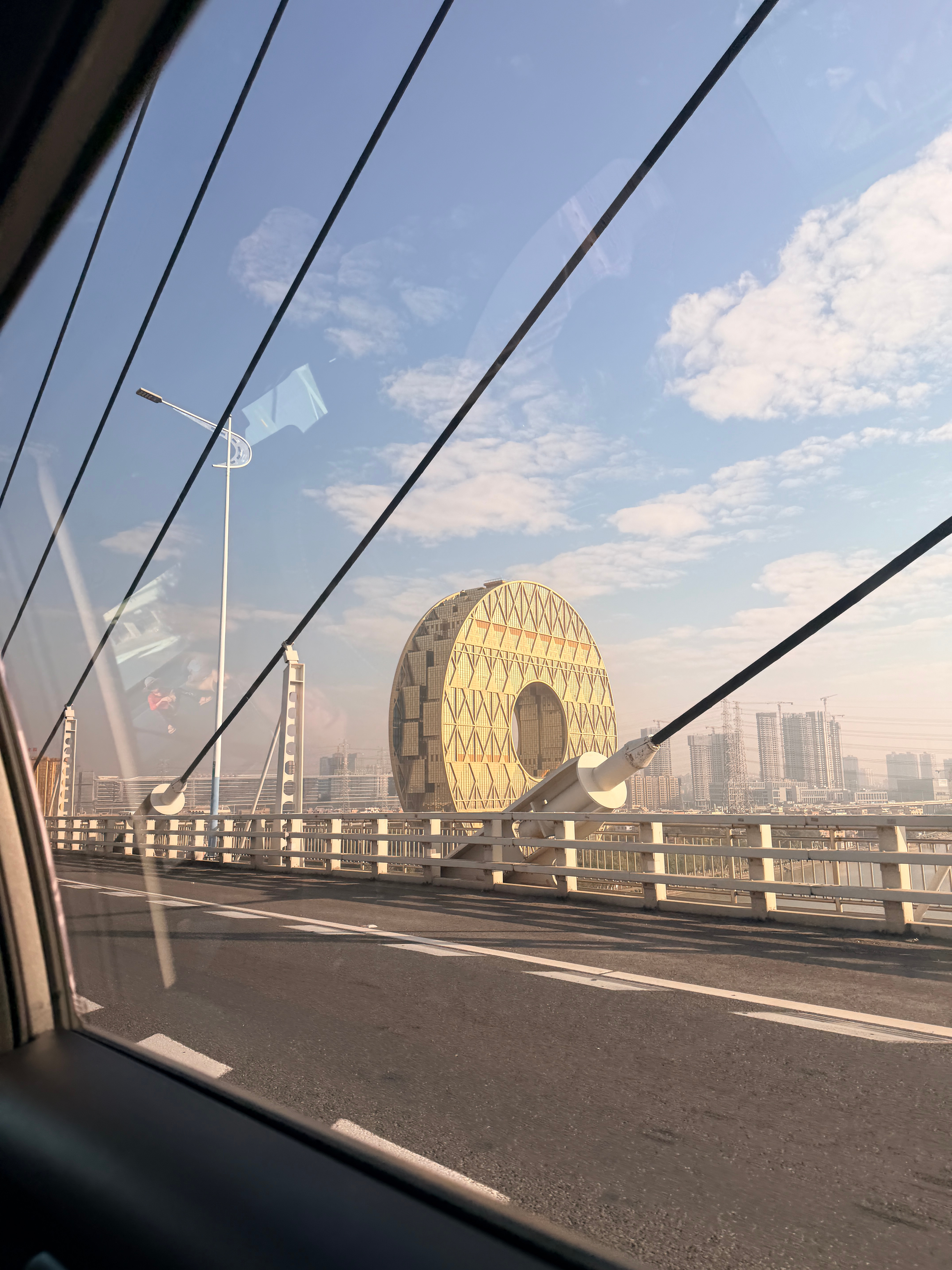 这个建筑好像甜甜圈（我是不是饿了） 