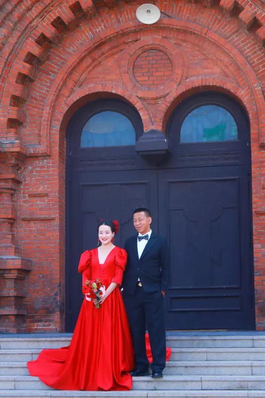 中俄通婚这事，现在讨论度挺高。毕竟中俄关系密切，民众交流频繁，异国婚姻比例也逐年