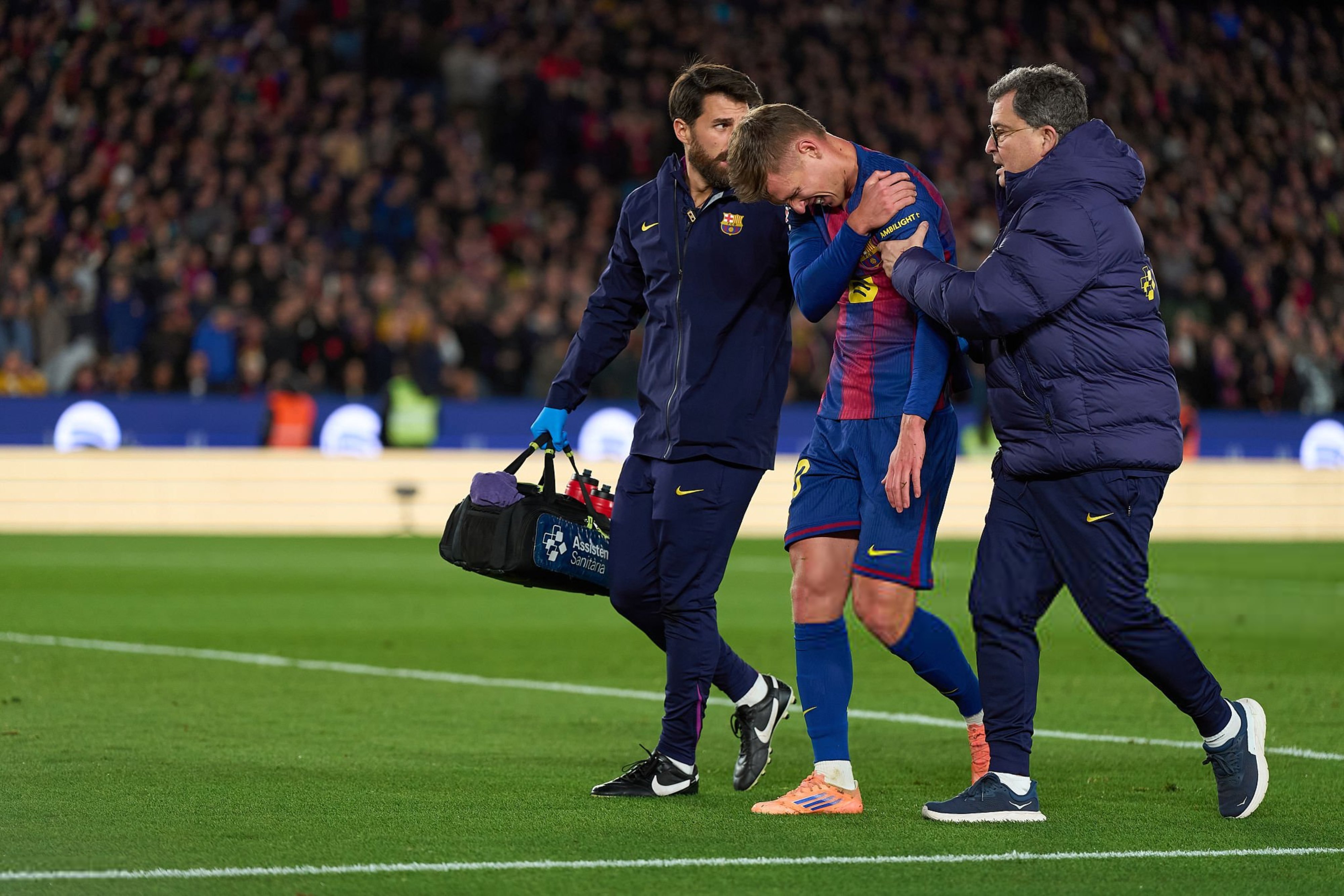 巴萨3比1马竞《世界体育报》消息，巴萨中场奥尔莫左肩再次受伤，预计将缺阵至202