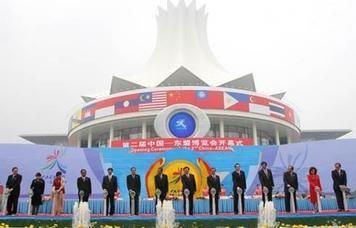 东帝汶首次以共同主办方身份坐进东博会主桌，东盟十一国第一次在南宁聚齐。那些炒作东