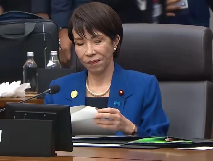 自找台阶！
明知可能收不到邀请或来了也是摆设，日本首相高市早苗提前向外吹风自己“