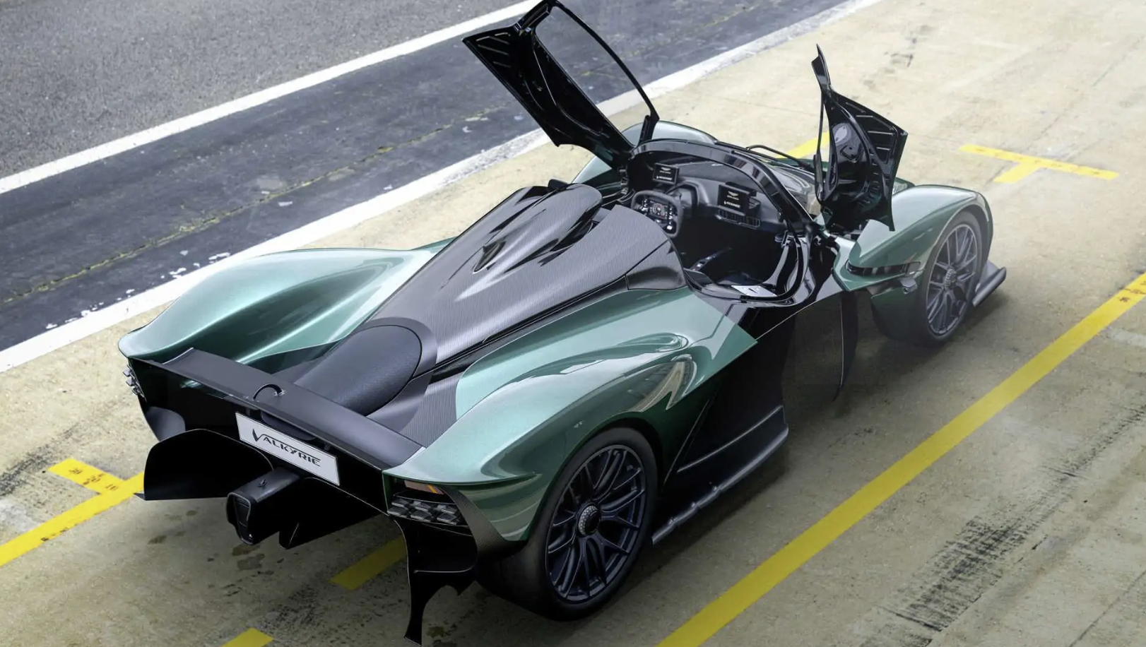 阿斯顿·马丁被拍到正在测试一款造型惊艳的原型车网上传出的一段视频显示阿斯顿·马丁