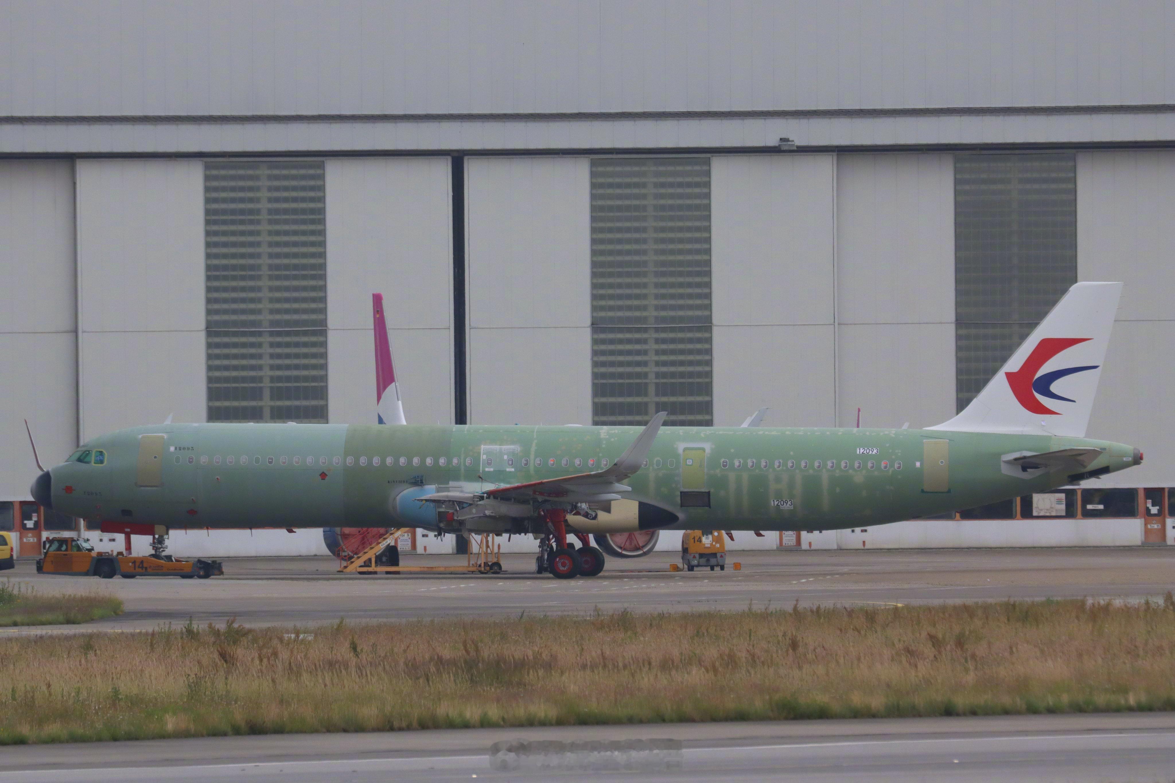 【东航首架A321neo“露脸”】空客汉堡工厂著名新机观察员Tobias_Gud