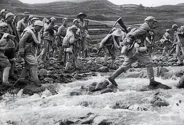 周彪发现秘书总把手插在兜里，他记起侦察员的嘱咐，顿时浑身一颤。

那是上个月的事