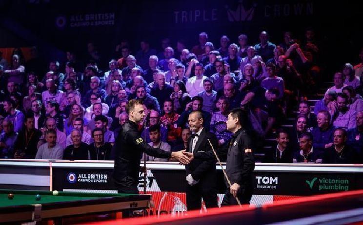 12月6日斯诺克英锦赛战报，丁俊晖2-6小特，4个关键点左右胜负
2-6被逆转！