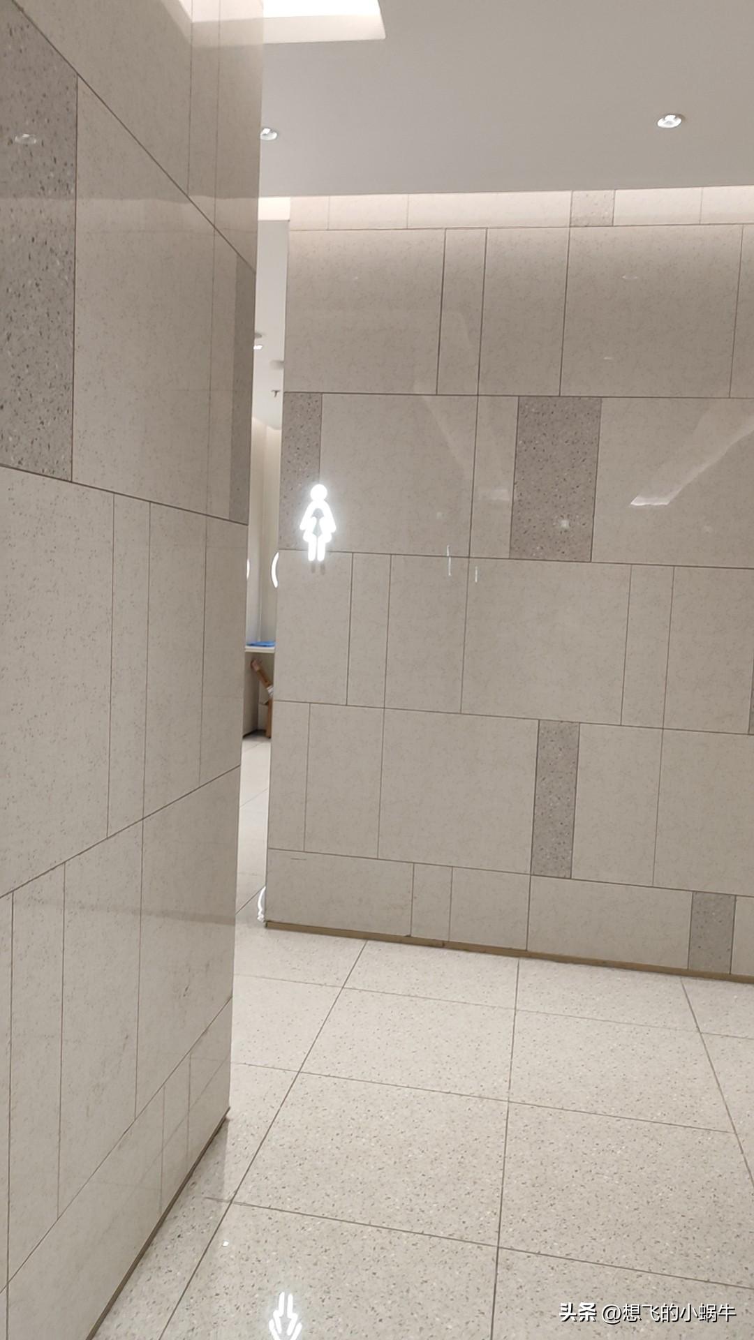 天哪，在哪都能碰到大脑短路的猥s人……吓死我了！！！
​上个厕所都这么恐怖，真是