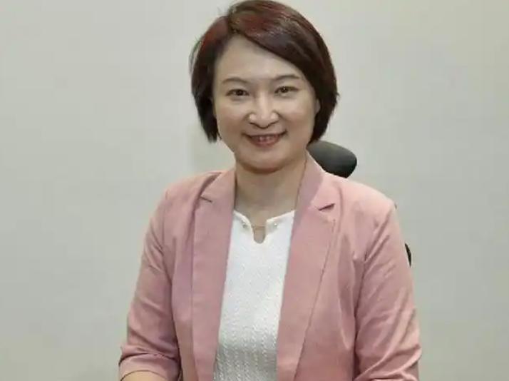 香港这次，确实越来越会干了！7月19日一早，香港国际机场出现了少见的一幕：立法会