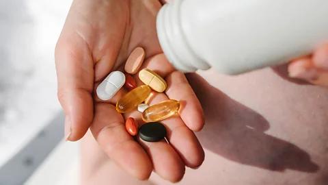 如果因为铜缺乏而服用铜补充剂的话，就不要同时吃锌补充剂，因为锌会影响铜的吸收，至