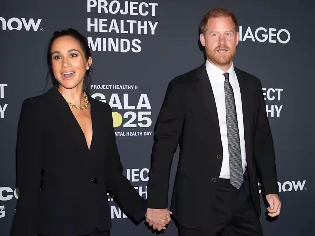 梅根那么一般，为何哈里对她，始终如一呢？
其实很简单，梅根能拿捏哈里的心，清楚知