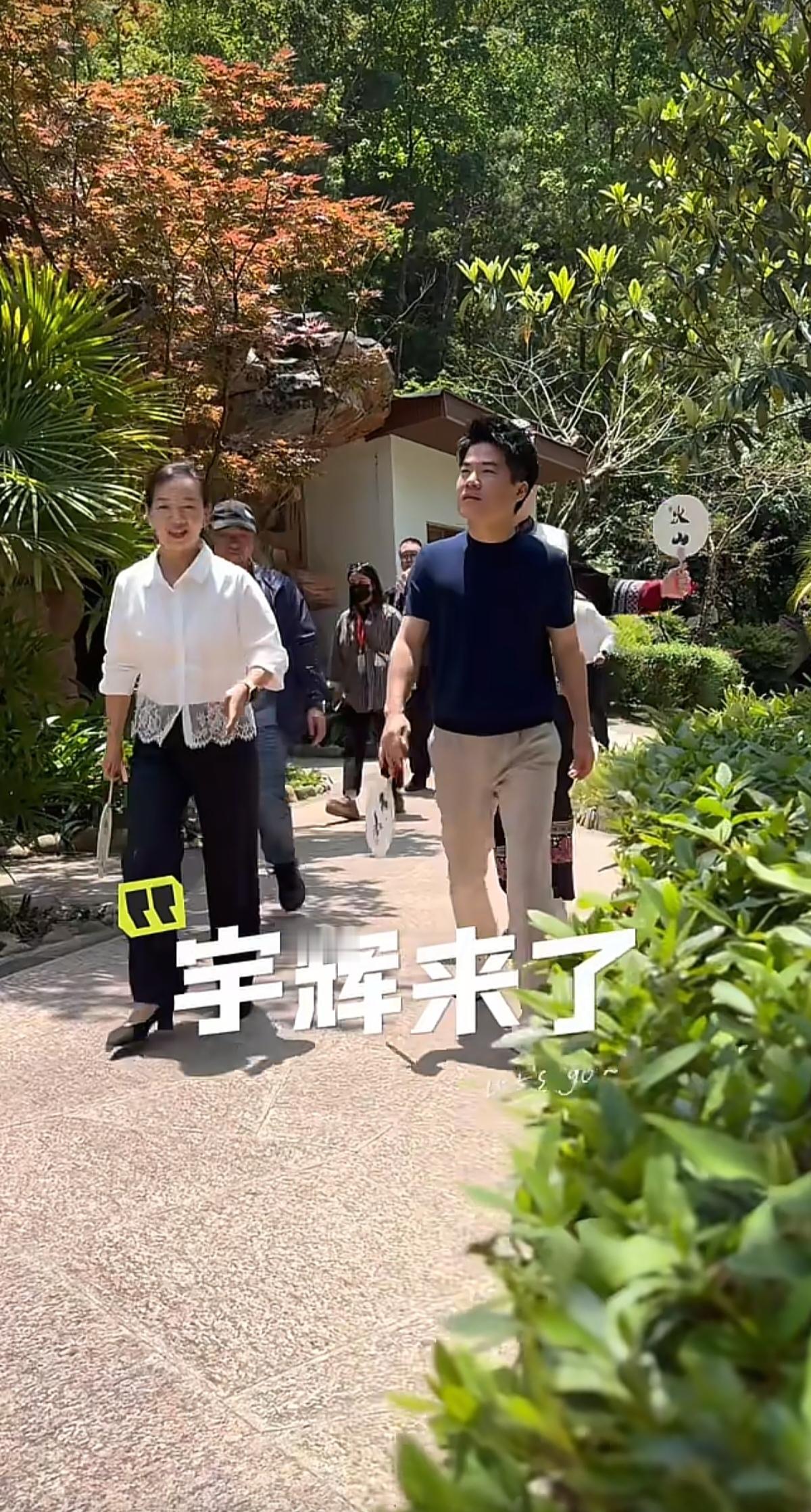 “与辉同行阅山河云南行”
不慕天池鸟，甘做温泉人。
腾冲热海我们来啦！