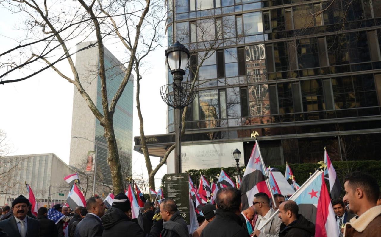 新闻快讯——南也门主权国家支持者正前往纽约联合国总部大楼抗议。
 
南也门局势已