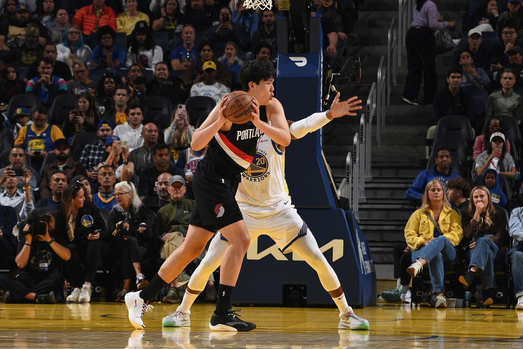 NBA季前赛，勇士129-123战胜开拓者。杨翰森，出场21分钟拿到4分4篮板1