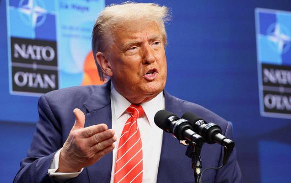 【特朗普：“乌克兰永远不可能加入北约” 。】唐纳德·特朗普在接受 Politic