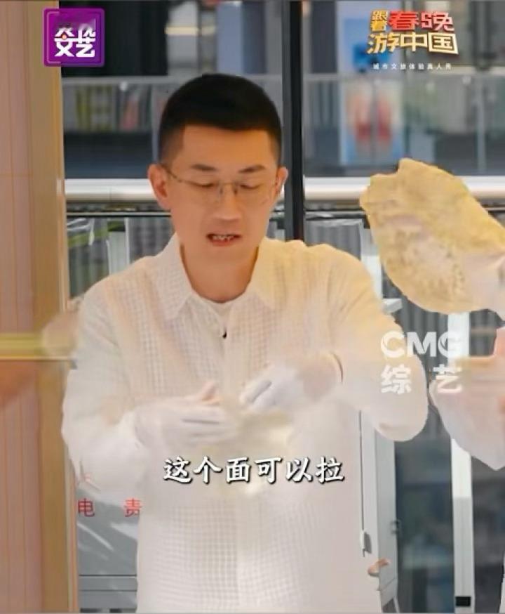 苏醒金志文路边摆摊卖饼 苏醒和金志文摆摊卖饼状况百出，拉扯面饼漏洞百出，手忙脚乱