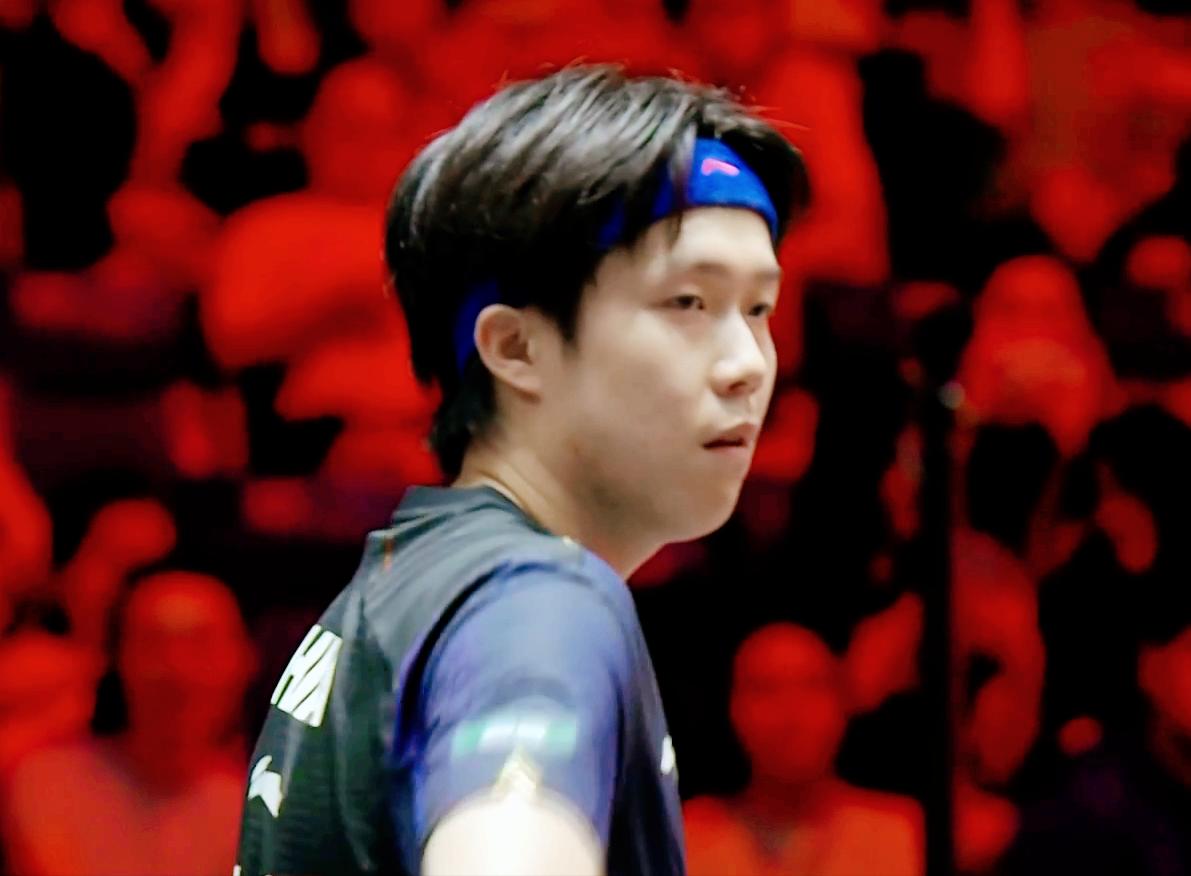 哎！裁判不专业，影响了王楚钦心态！

第一局
王楚钦11;2轻松拿下

第二局