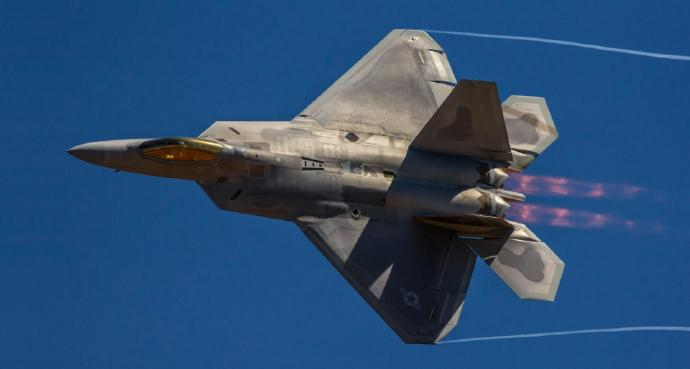 军事ai新视野 F-22“猛禽”攻击机英文名称：F-22 Raptor研制国家：