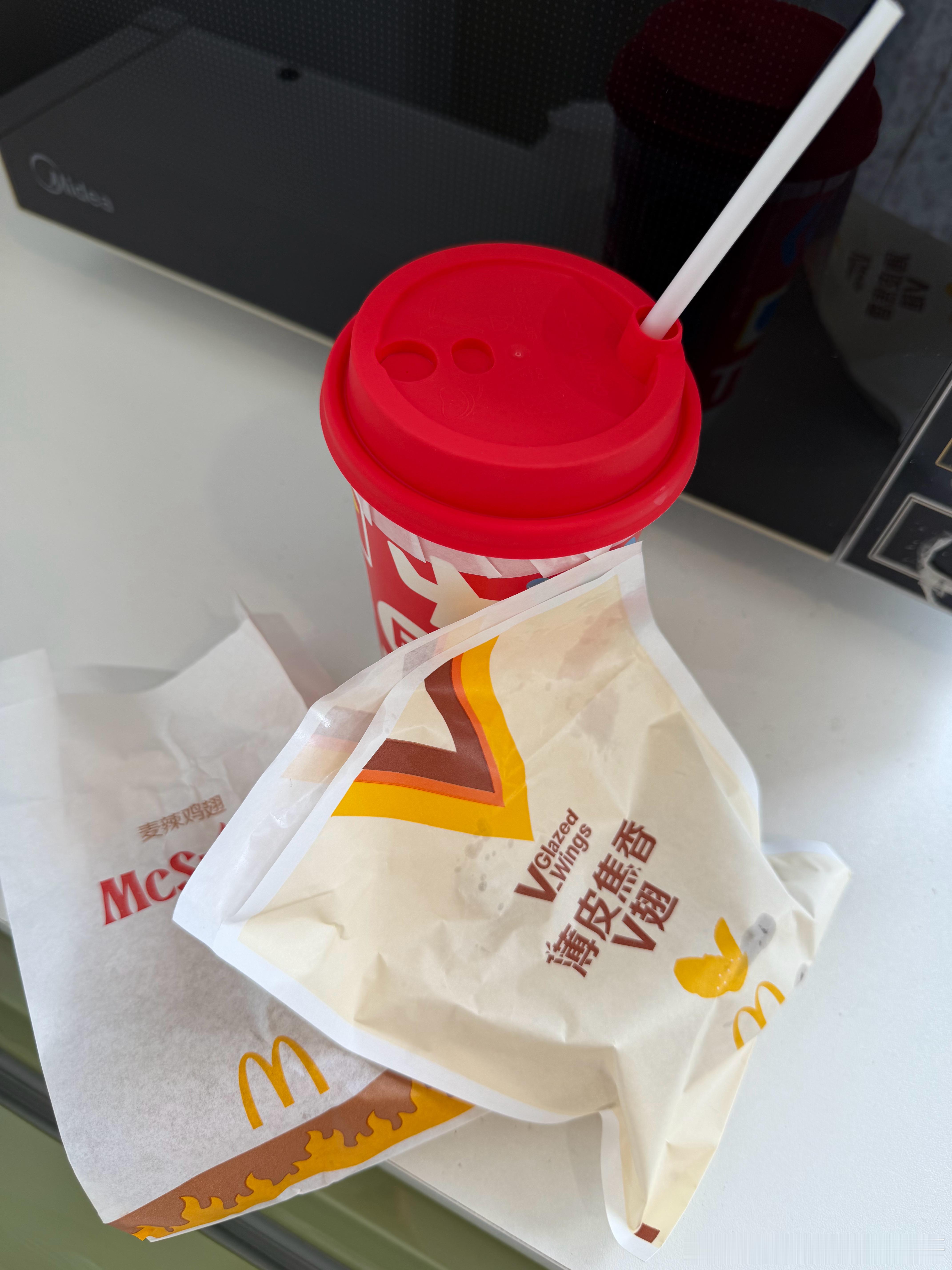 每当我住院化疗想吃点好东西补充营养的时候，我的首选：麦辣鸡翅。麦记，我心中的米其
