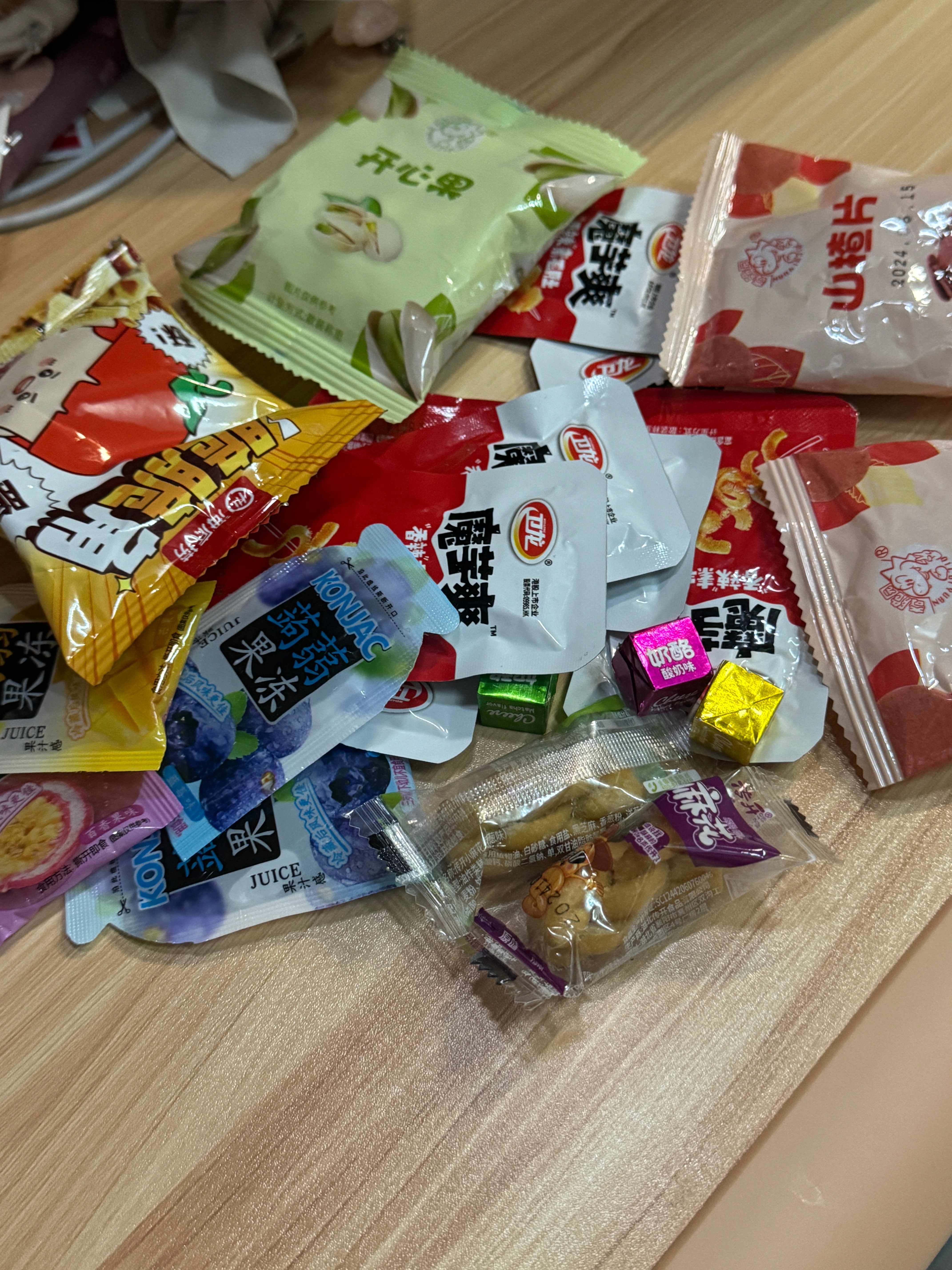 有这样的室友晚上是饿不着一点了[老师爱你][海尔小红花] 