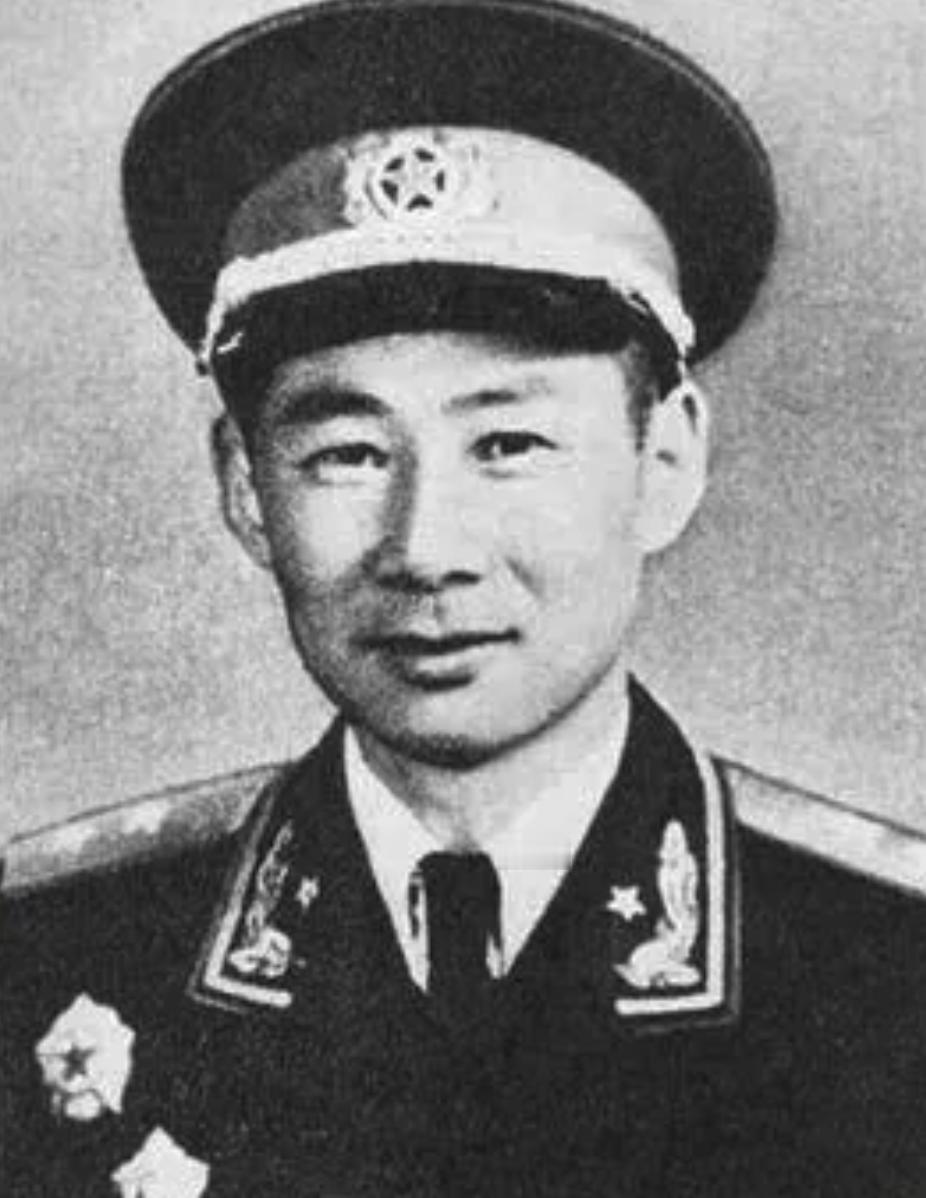 1938年，杨秀山急行军遇三落单士兵，上前打招呼，对方回话竟带日本口音！他心头一