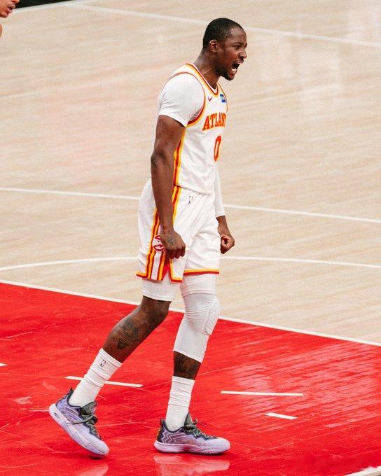 老鹰2比1尼克斯 CJ：“库明加知道如何正确地打球。他之前处境不太好，现在他在这