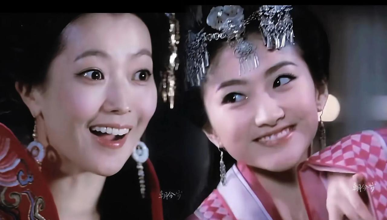 刷到一部老片里景甜和金喜善同框的画面，俩大美女同框真的很有看头。
 
景甜那时候