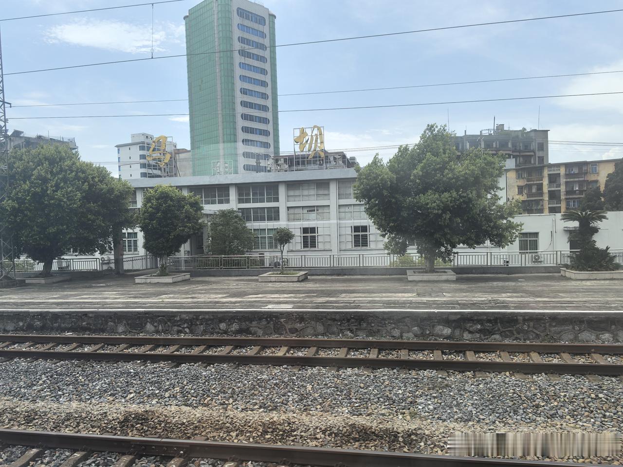 马坝站，京广铁路上的车站，位于广东省韶关市曲江区马坝镇，目前车站已经没有客运业务