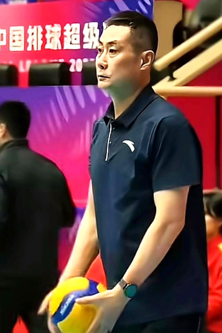 看着咱们天津女排只拿了第四，心里真不是个滋味儿，空落落的。
李盈莹、姚迪她们不在