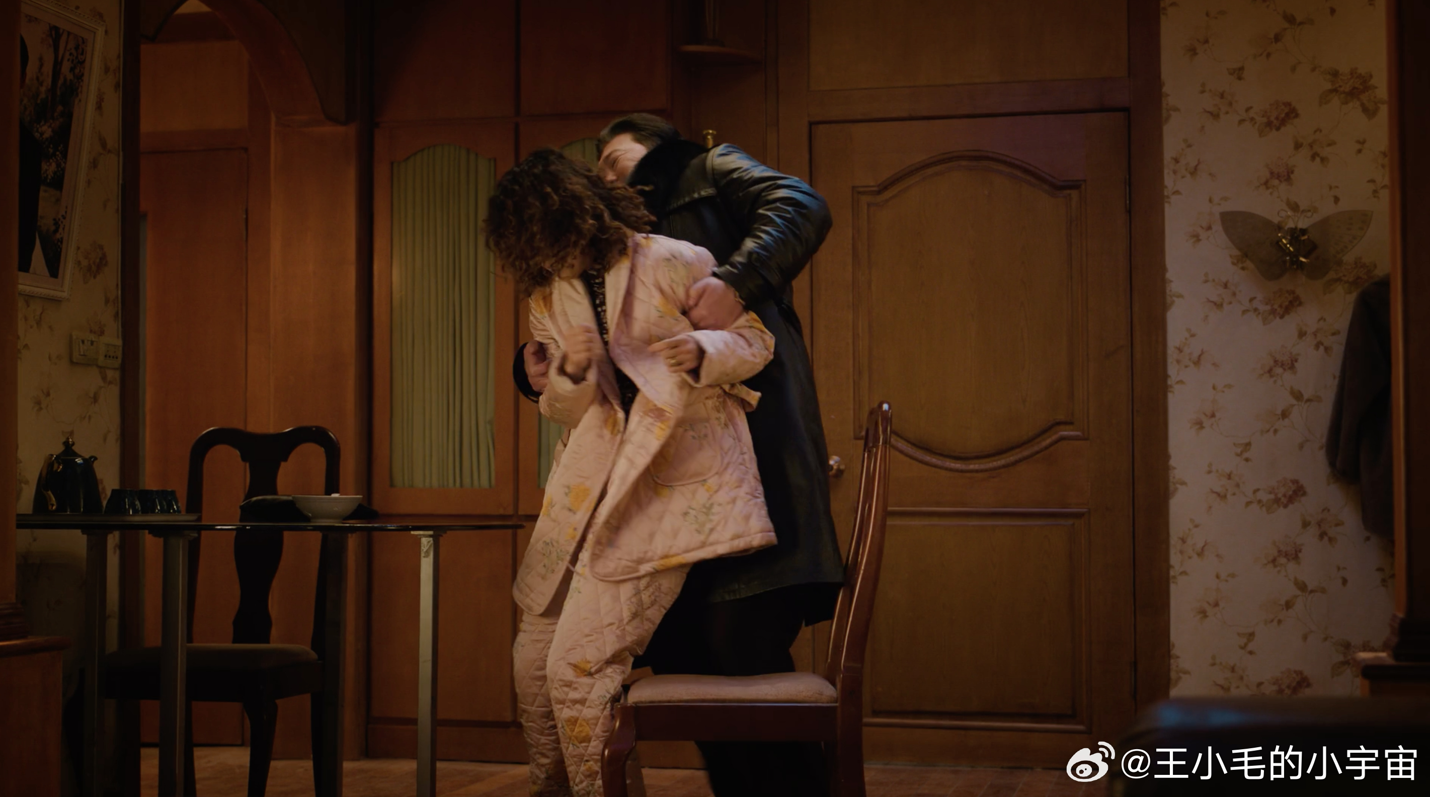 马伊琍新剧杀夫累的是黑白无常剧集余红旧事 班宇执笔的故事果然有味道，悲剧底色裹着